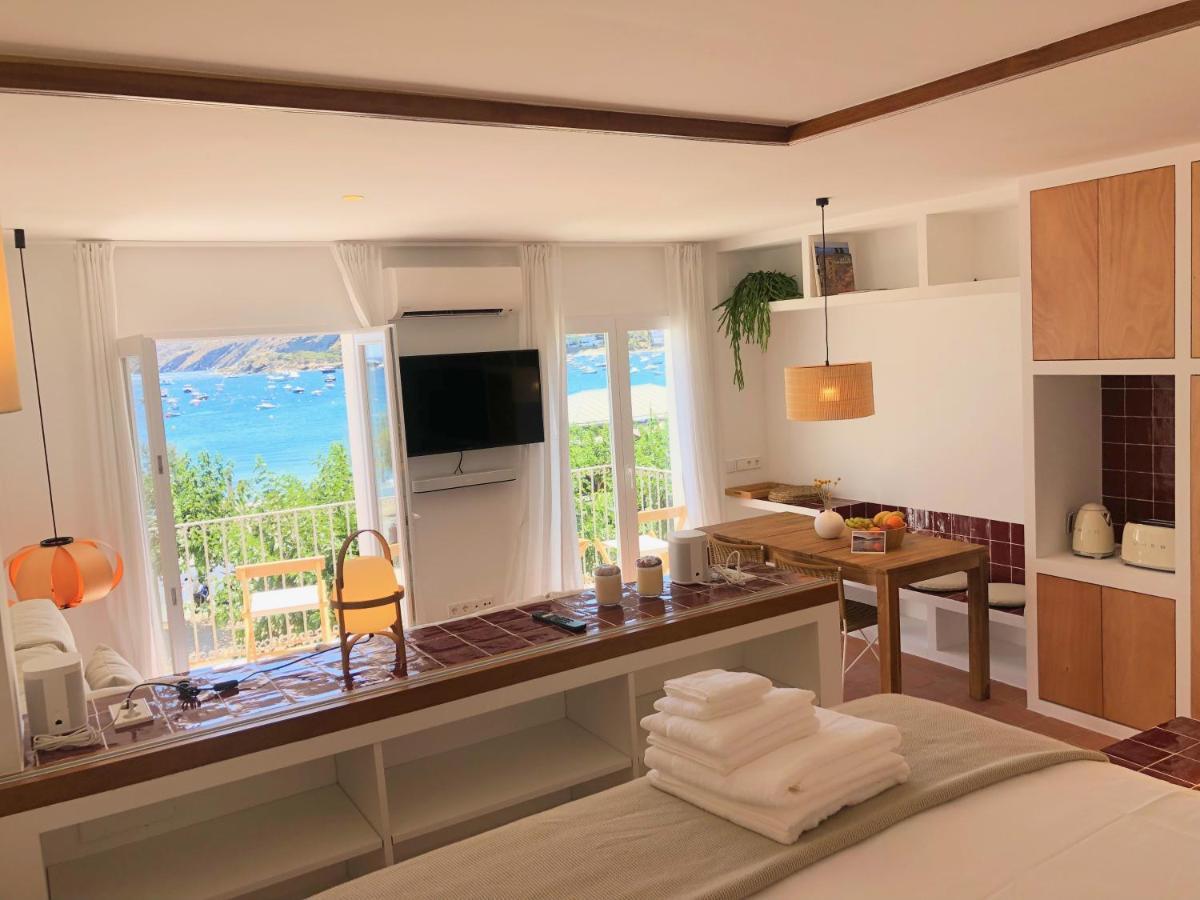 Beachfront Suite In Cadaques Center Exterior photo